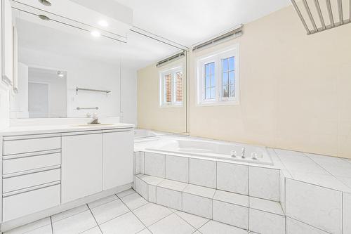 Salle de bains - 18113 Rue Rousson, Montréal (Pierrefonds-Roxboro), QC - Indoor Photo Showing Bathroom