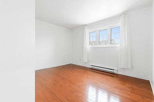 Chambre à coucher - 18113 Rue Rousson, Montréal (Pierrefonds-Roxboro), QC - Indoor Photo Showing Other Room
