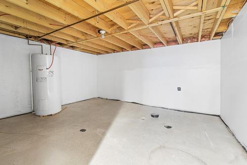 Rangement - 18113 Rue Rousson, Montréal (Pierrefonds-Roxboro), QC - Indoor Photo Showing Basement