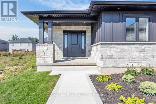 16 Walnut Drive, Tillsonburg, ON - Outdoor