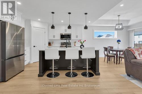 16 Walnut Drive, Tillsonburg, ON - Indoor Photo Showing Other Room