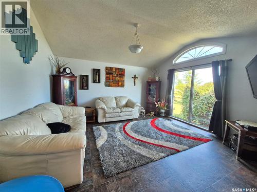 713 Railway Avenue, Midale, SK - Indoor