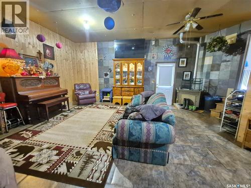 713 Railway Avenue, Midale, SK - Indoor