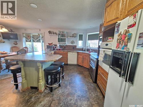 713 Railway Avenue, Midale, SK - Indoor Photo Showing Kitchen