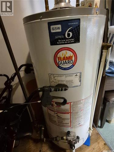 713 Railway Avenue, Midale, SK - Indoor