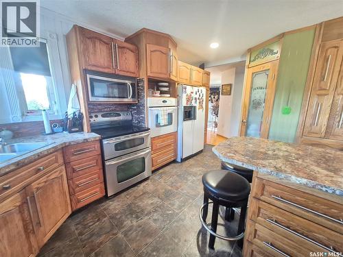 713 Railway Avenue, Midale, SK - Indoor Photo Showing Kitchen