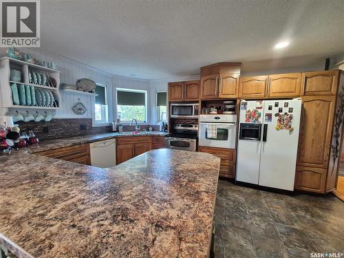 713 Railway Avenue, Midale, SK - Indoor Photo Showing Kitchen