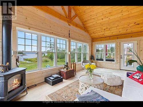 9 Osprey Way, Georgian Bay (Baxter), ON - Indoor Photo Showing Living Room With Fireplace