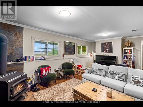 9 Osprey Way, Georgian Bay (Baxter), ON - Indoor Photo Showing Living Room
