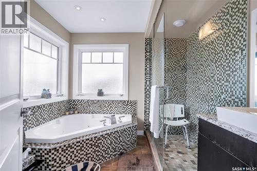 215 Beechwood Crescent, Saskatoon, SK - Indoor Photo Showing Bathroom