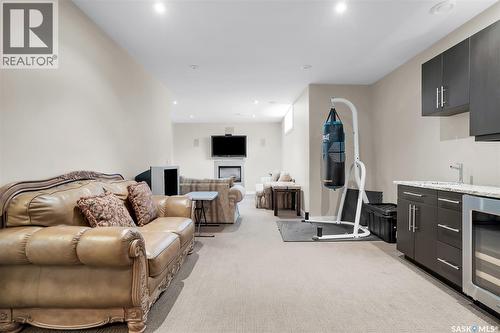 215 Beechwood Crescent, Saskatoon, SK - Indoor Photo Showing Living Room