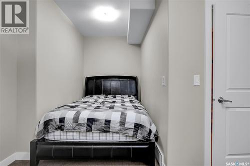215 Beechwood Crescent, Saskatoon, SK - Indoor Photo Showing Bedroom