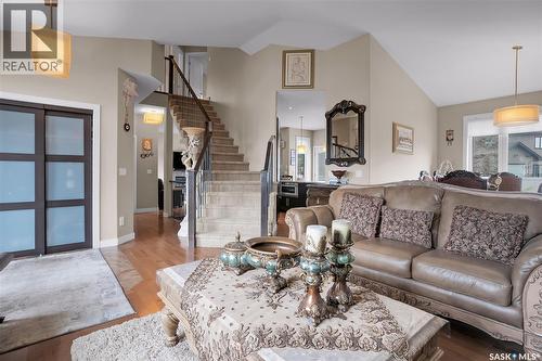 215 Beechwood Crescent, Saskatoon, SK - Indoor Photo Showing Living Room
