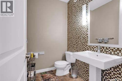 215 Beechwood Crescent, Saskatoon, SK - Indoor Photo Showing Bathroom