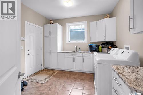 215 Beechwood Crescent, Saskatoon, SK - Indoor Photo Showing Laundry Room