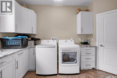 215 Beechwood Crescent, Saskatoon, SK - Indoor Photo Showing Laundry Room