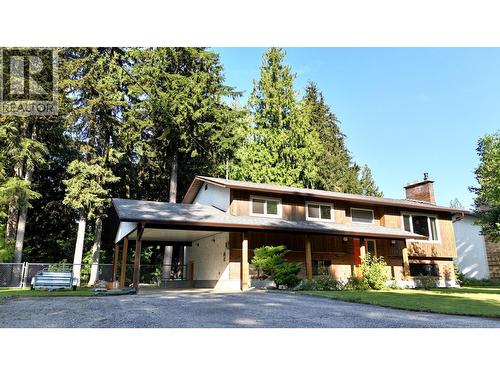 1637 Birch Drive, Revelstoke, BC - Outdoor With Facade