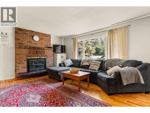 1637 Birch Drive, Revelstoke, BC - Indoor Photo Showing Living Room With Fireplace