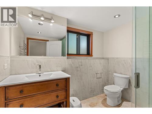 1637 Birch Drive, Revelstoke, BC - Indoor Photo Showing Bathroom