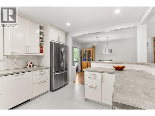 1637 Birch Drive, Revelstoke, BC - Indoor Photo Showing Kitchen