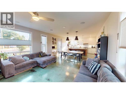 1605 4Th Street N, Cranbrook, BC - Indoor Photo Showing Living Room