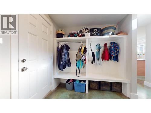 1605 4Th Street N, Cranbrook, BC - Indoor With Storage