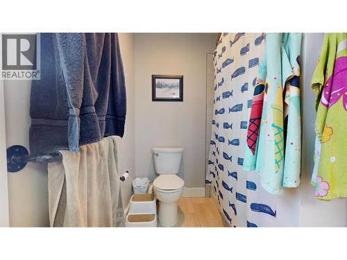 1605 4Th Street N, Cranbrook, BC - Indoor Photo Showing Bathroom