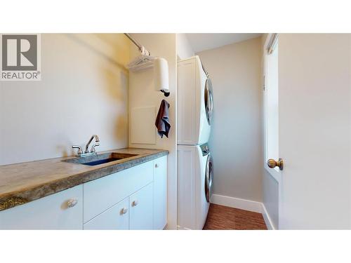1605 4Th Street N, Cranbrook, BC - Indoor Photo Showing Laundry Room
