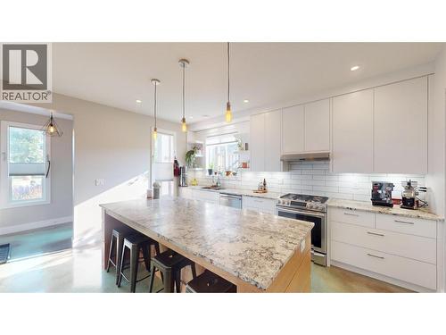 1605 4Th Street N, Cranbrook, BC - Indoor Photo Showing Kitchen With Upgraded Kitchen