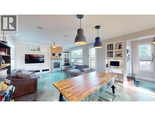 1605 4Th Street N, Cranbrook, BC - Indoor With Fireplace