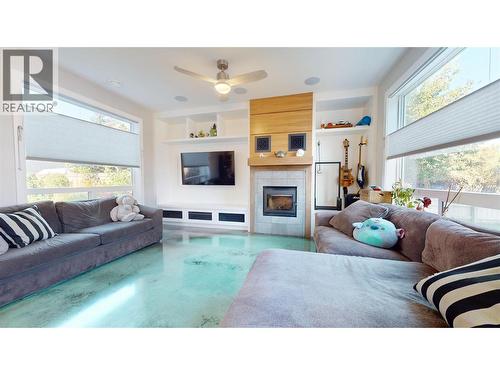 1605 4Th Street N, Cranbrook, BC - Indoor Photo Showing Living Room With Fireplace