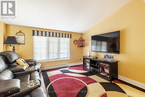 920 Great Northern Road, Sault Ste Marie, ON - Indoor Photo Showing Living Room