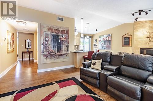 920 Great Northern Road, Sault Ste Marie, ON - Indoor Photo Showing Living Room