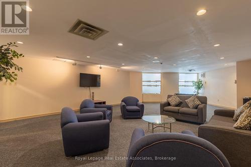 1112 - 12 Laurelcrest Street, Brampton, ON - Indoor Photo Showing Living Room