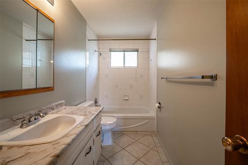 4402 16 Avenue, Vernon, BC - Indoor Photo Showing Bathroom