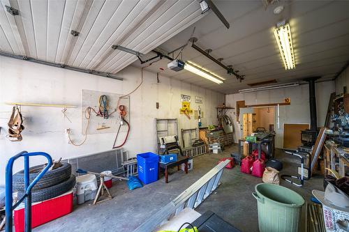 4402 16 Avenue, Vernon, BC - Indoor Photo Showing Garage