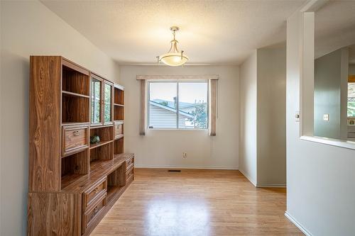 4402 16 Avenue, Vernon, BC - Indoor Photo Showing Other Room