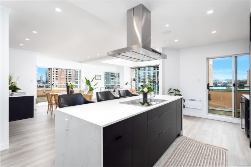 1102-1010 View St, Victoria, BC - Indoor Photo Showing Kitchen