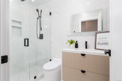 1102-1010 View St, Victoria, BC - Indoor Photo Showing Bathroom