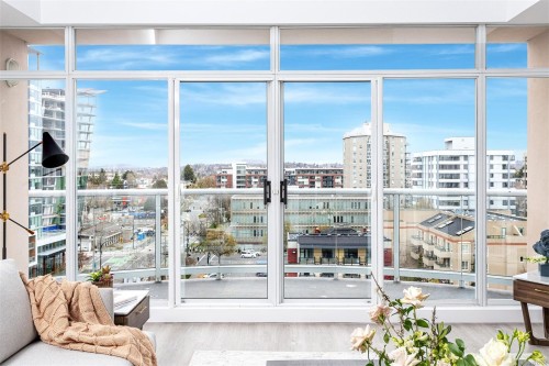 1102-1010 View St, Victoria, BC - Indoor Photo Showing Living Room