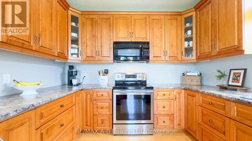 77 Guest Court, St. Marys, ON - Indoor Photo Showing Kitchen