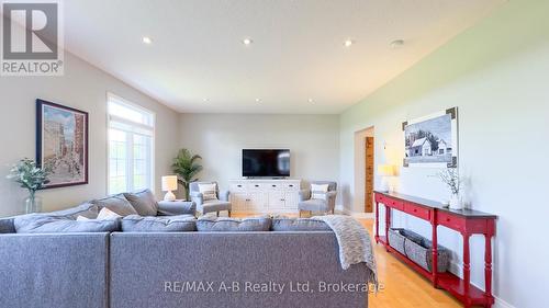 77 Guest Court, St. Marys, ON - Indoor Photo Showing Living Room