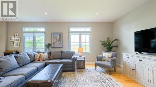 77 Guest Court, St. Marys, ON - Indoor Photo Showing Living Room