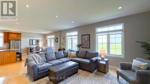 77 Guest Court, St. Marys, ON - Indoor Photo Showing Living Room