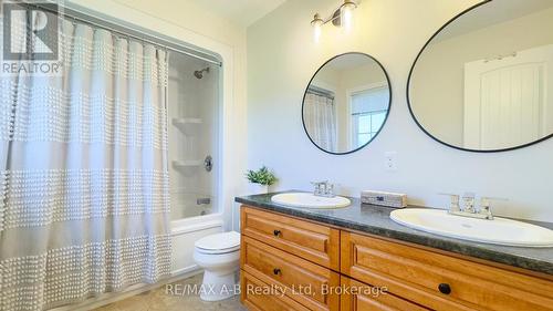 77 Guest Court, St. Marys, ON - Indoor Photo Showing Bathroom