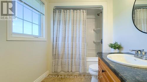 77 Guest Court, St. Marys, ON - Indoor Photo Showing Bathroom
