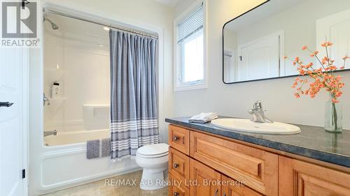 77 Guest Court, St. Marys, ON - Indoor Photo Showing Bathroom
