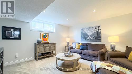 77 Guest Court, St. Marys, ON - Indoor Photo Showing Living Room