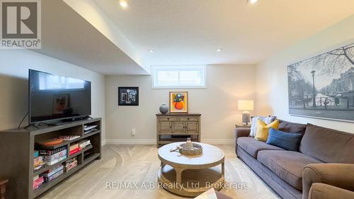 77 Guest Court, St. Marys, ON - Indoor Photo Showing Living Room