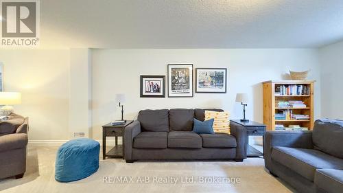 77 Guest Court, St. Marys, ON - Indoor Photo Showing Living Room